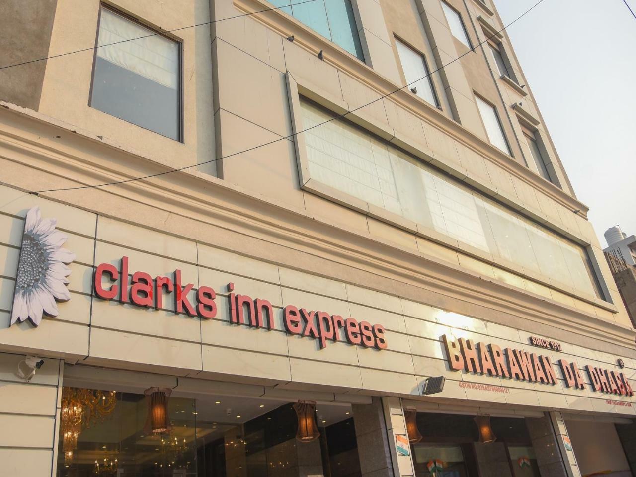 Bharawan Clarks Inn Express Amritszár Kültér fotó