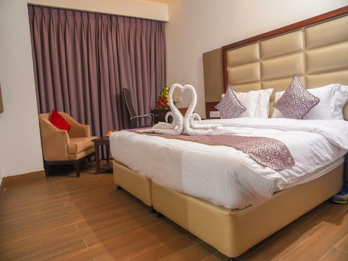 Bharawan Clarks Inn Express Amritszár Kültér fotó